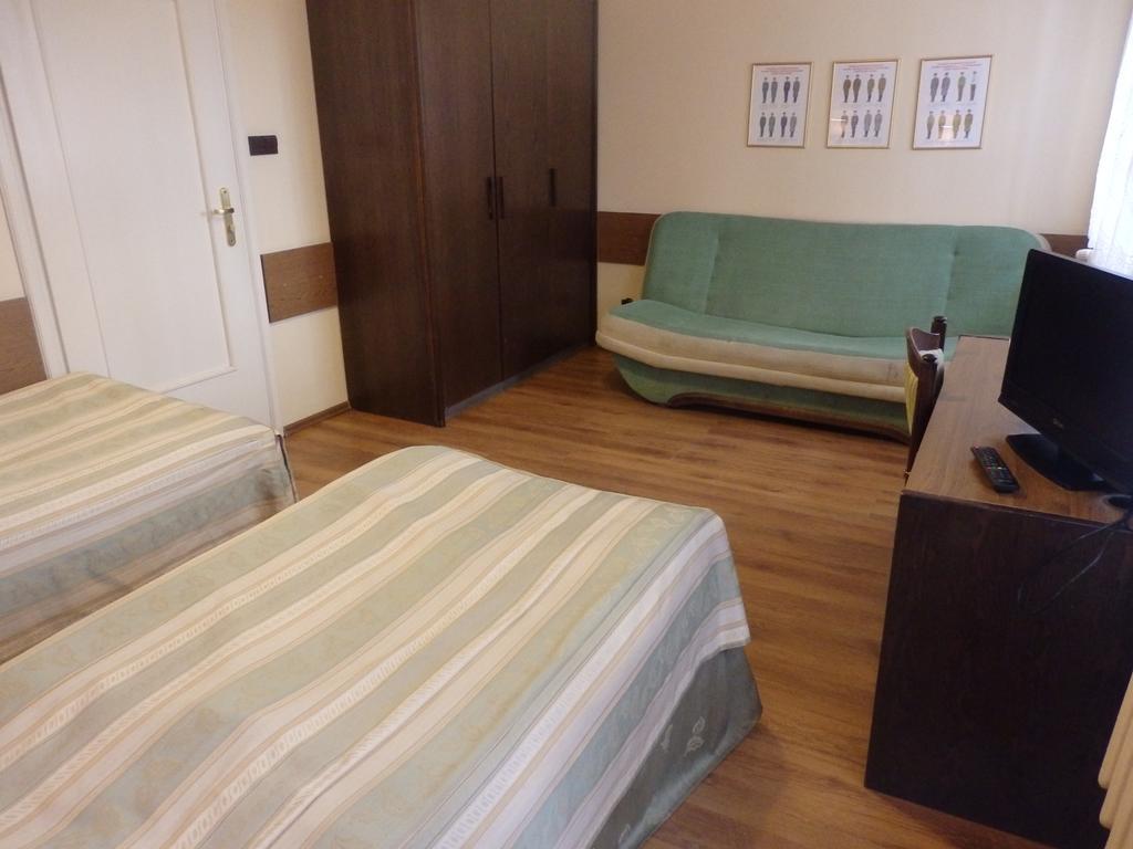 Gosciniec Borne Sulinowo - Byla Baza Wojskowa Hotel Стая снимка