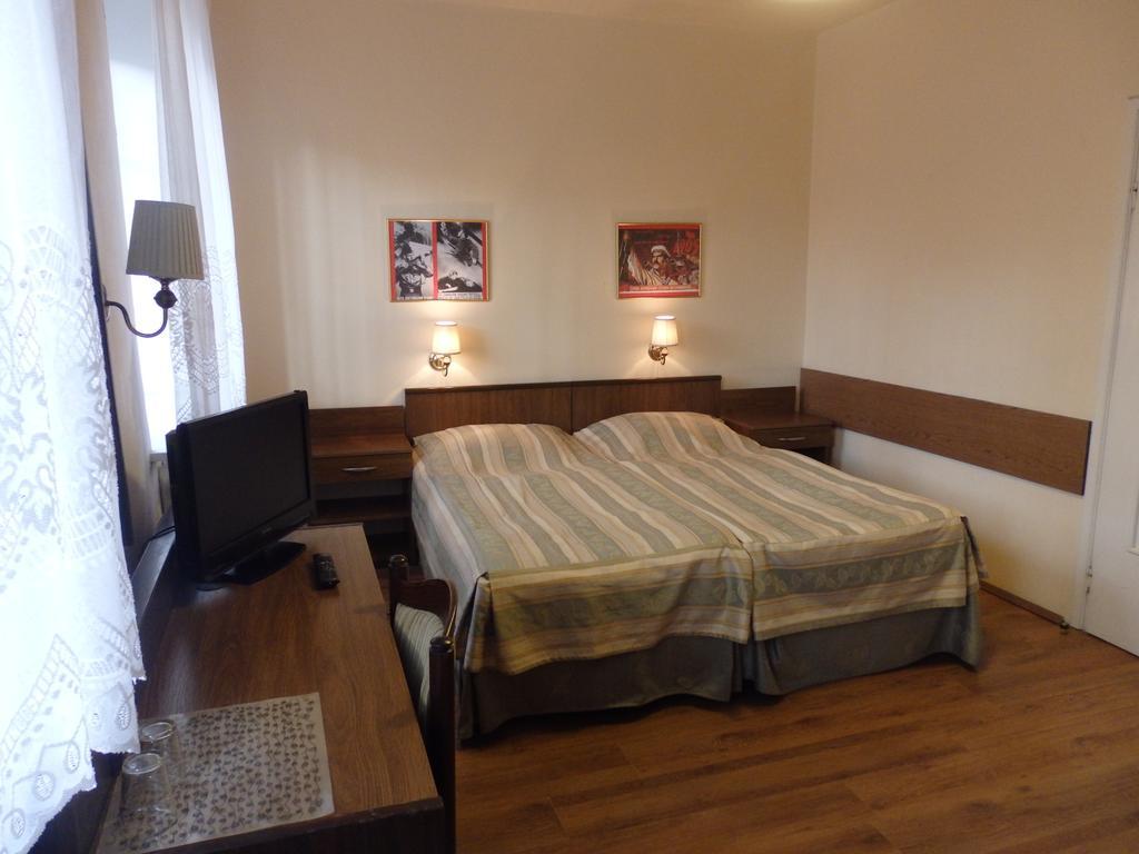 Gosciniec Borne Sulinowo - Byla Baza Wojskowa Hotel Стая снимка