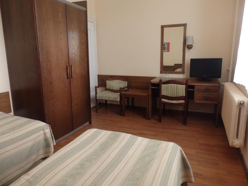 Gosciniec Borne Sulinowo - Byla Baza Wojskowa Hotel Стая снимка