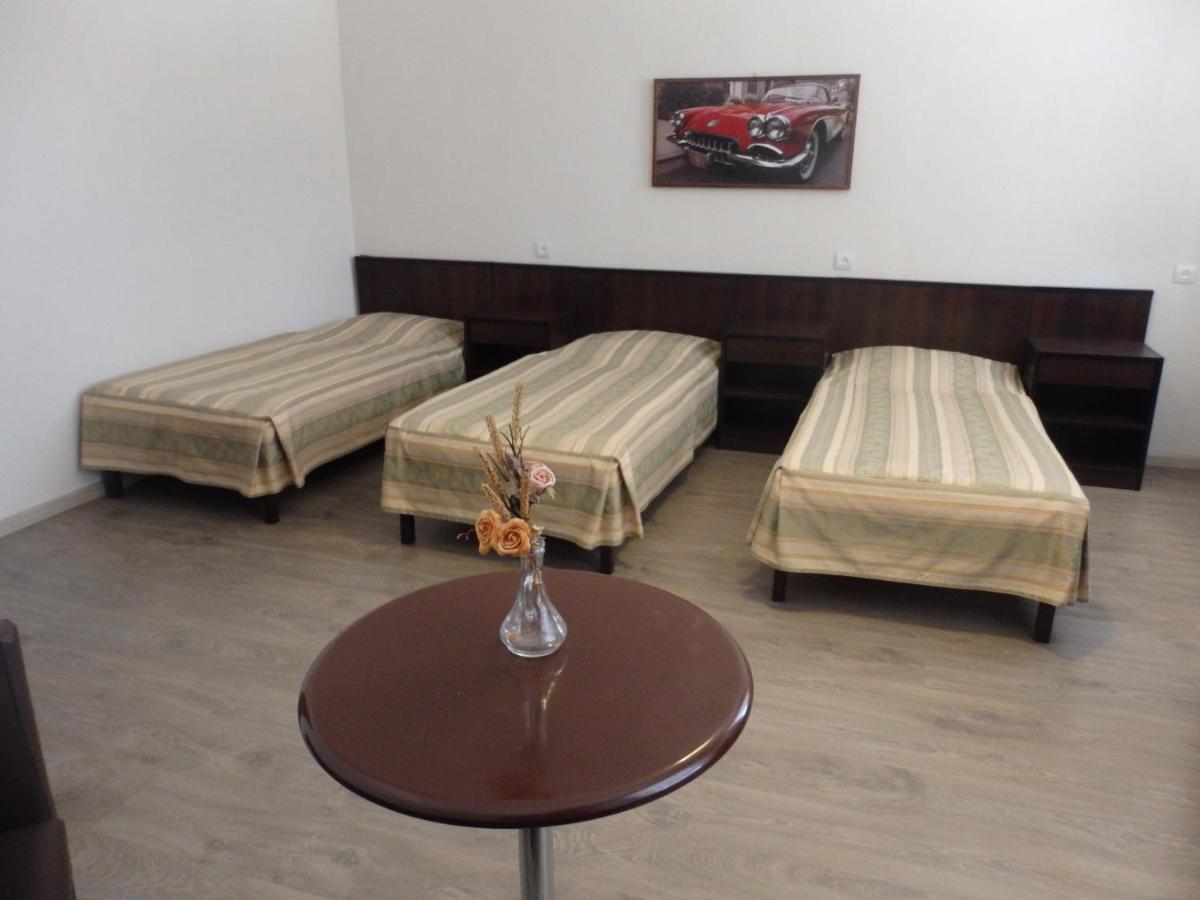 Gosciniec Borne Sulinowo - Byla Baza Wojskowa Hotel Стая снимка